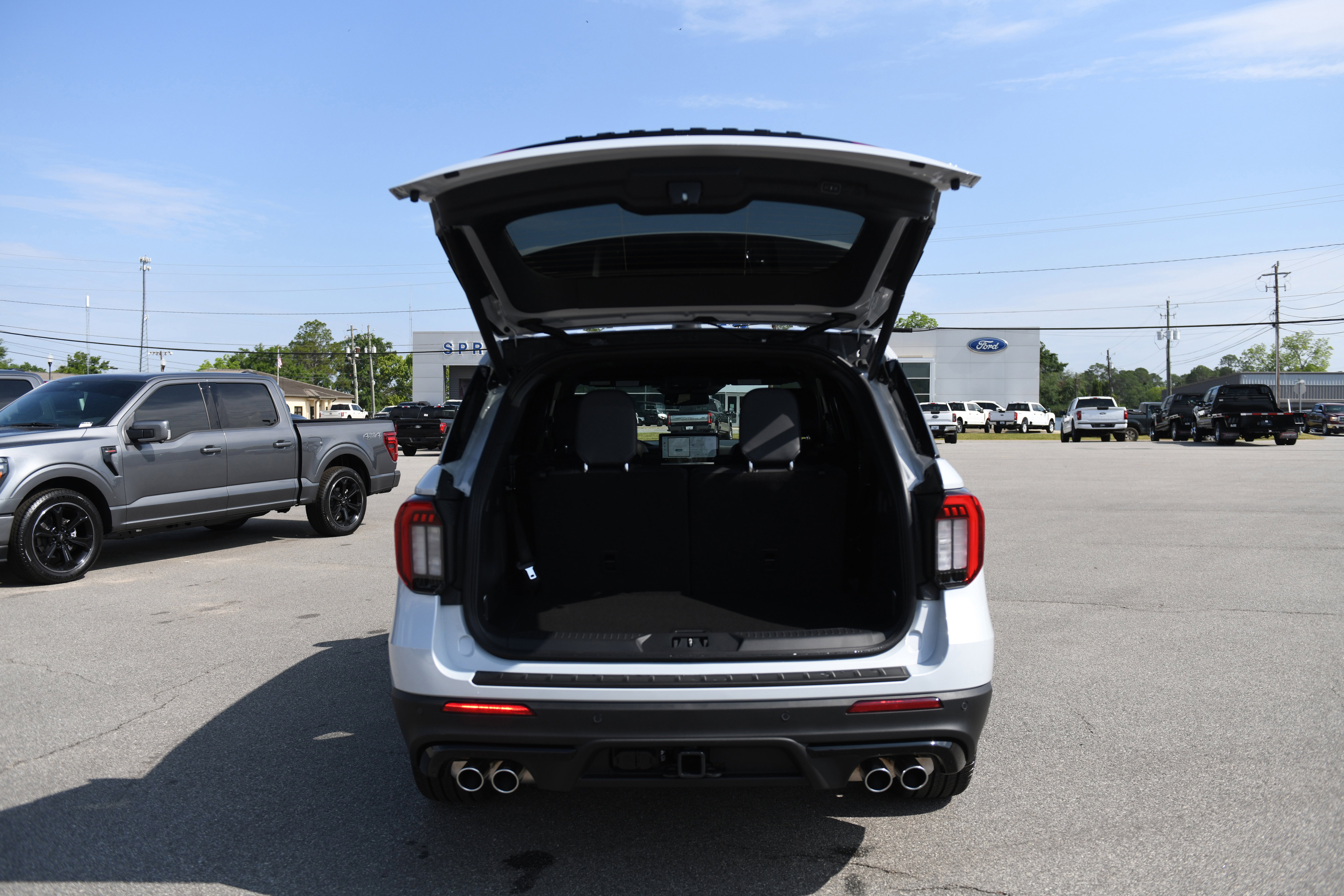 New 2026 Ford Explorer ST RWD image 9