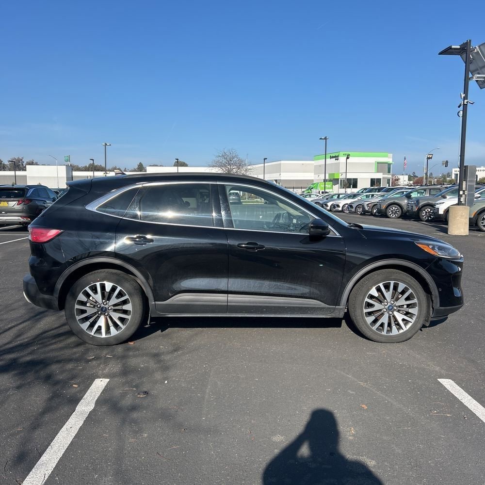 Used 2020 Ford Escape Titanium w/ Titanium Premium Package 2.0 image 3