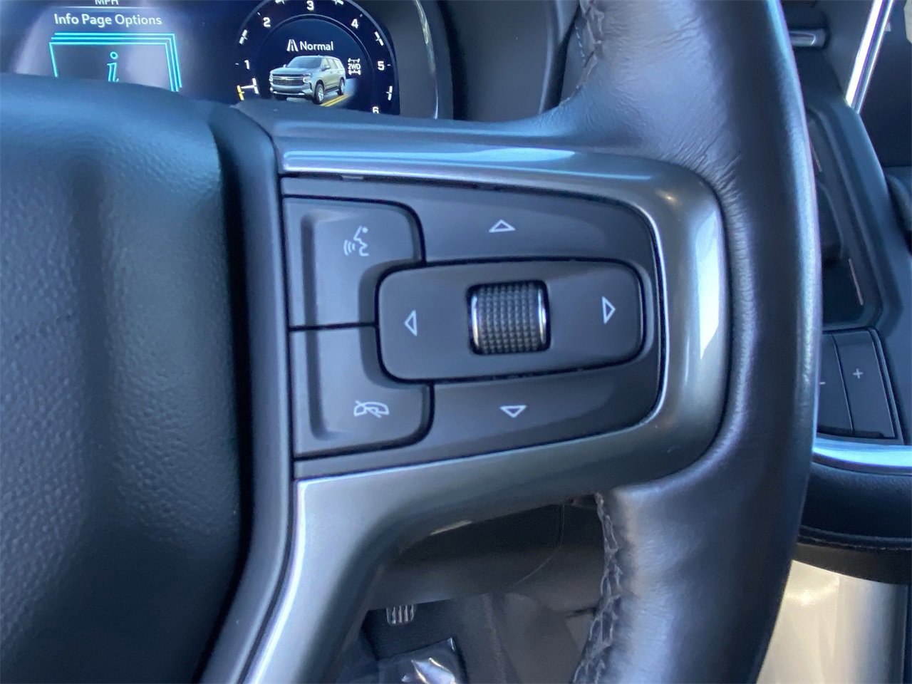 Used 2023 Chevrolet Suburban Z71 w/ Luxury Package image 23