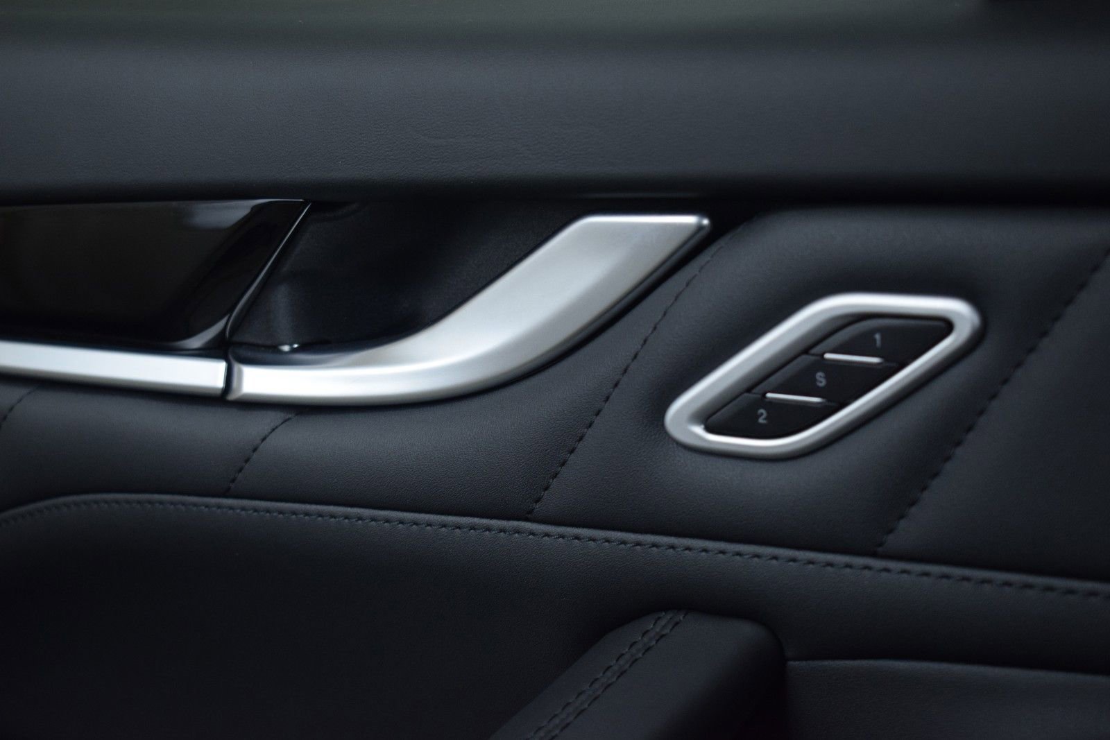 Used 2023 Maserati Levante GT AWD/4WD image 39