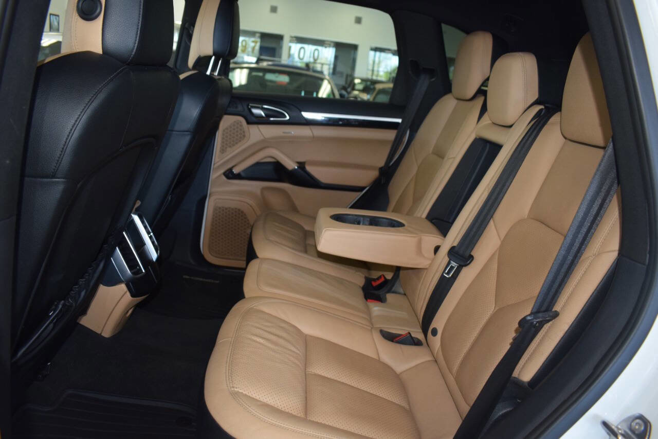 Used 2016 Porsche Cayenne image 29