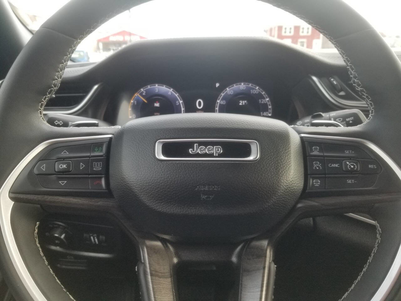 Certified 2024 Jeep Grand Cherokee Limited image 28