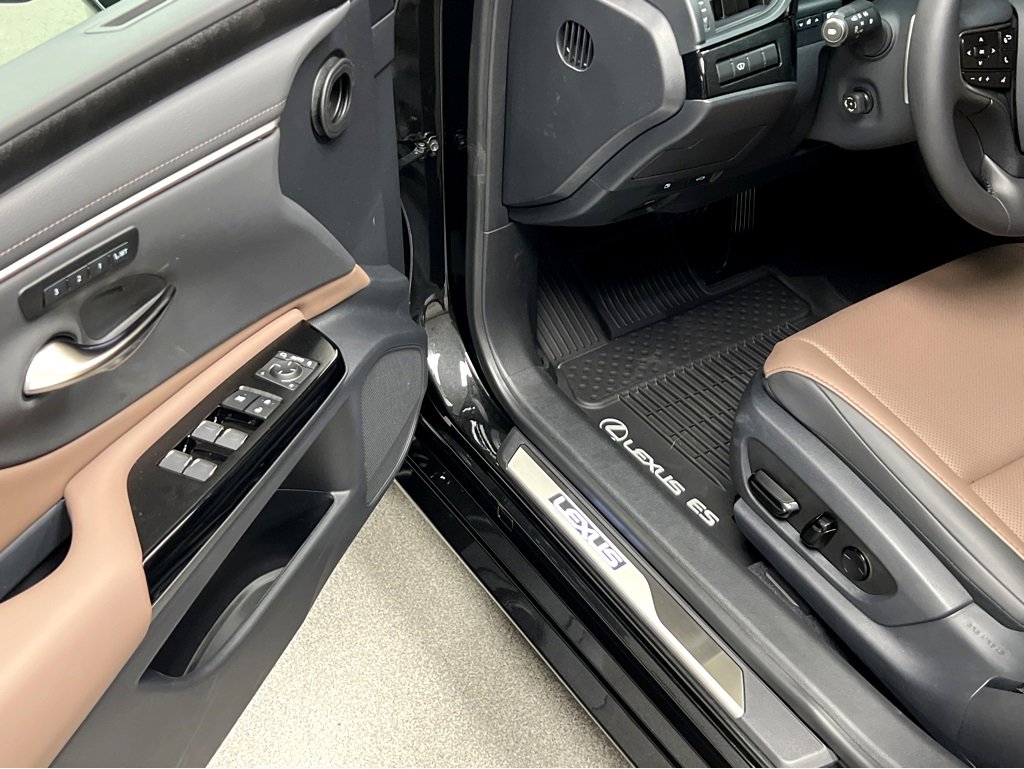 New 2025 Lexus ES 350 w/ Premium Package image 8