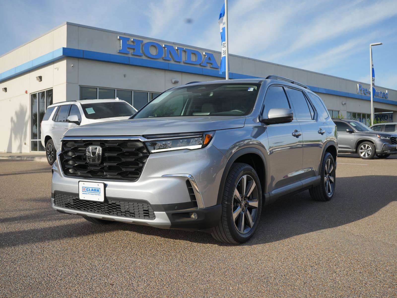 Used 2023 Honda Pilot Touring image 1