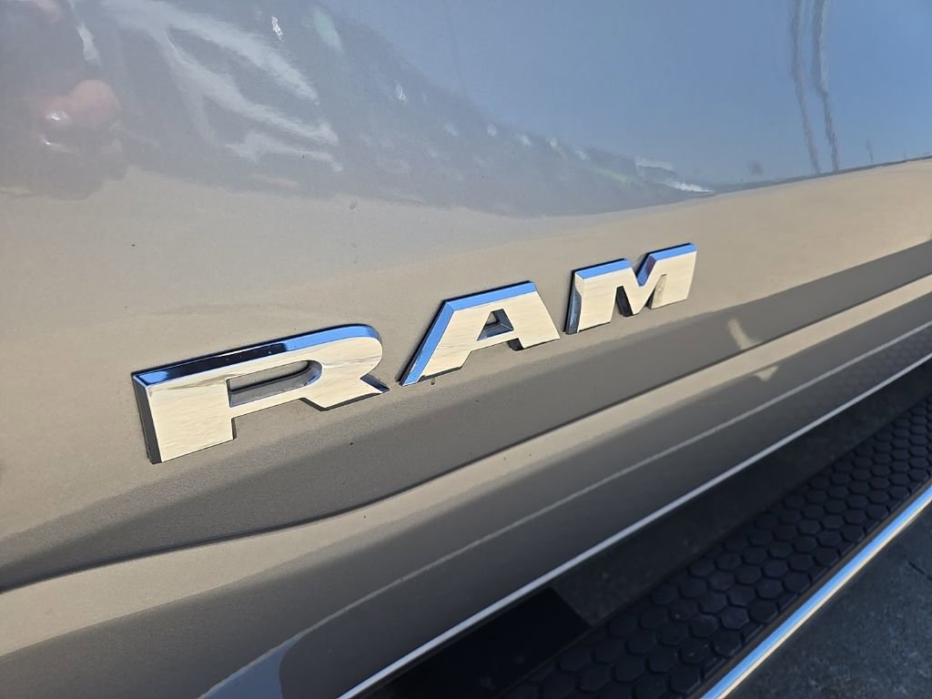 Used 2025 RAM 1500 Laramie w/ Sport Appearance Package AWD/4WD image 18