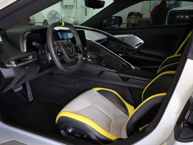 Used 2021 Chevrolet Corvette Stingray Premium Cpe w/ Z51 Performance Package image 16