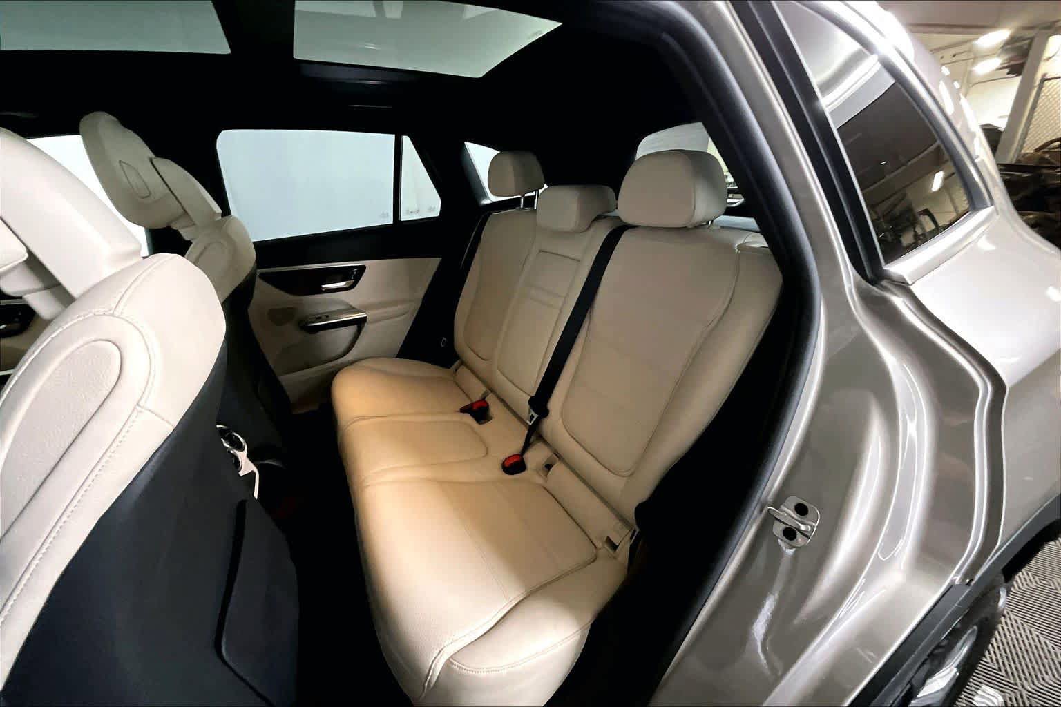 Used 2024 Mercedes-Benz GLC 300 4MATIC image 21
