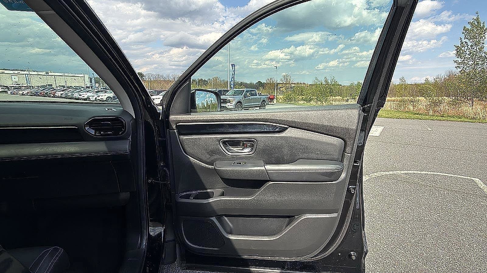 Certified 2025 Honda Pilot Touring image 15