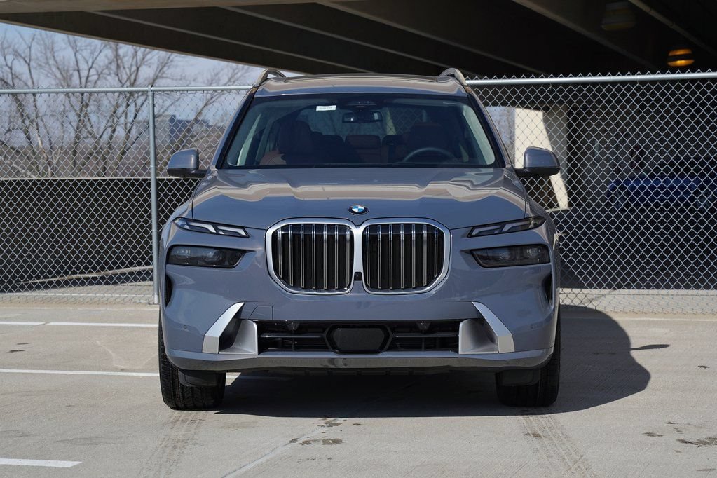 Used 2026 BMW X7 xDrive40i AWD/4WD image 2