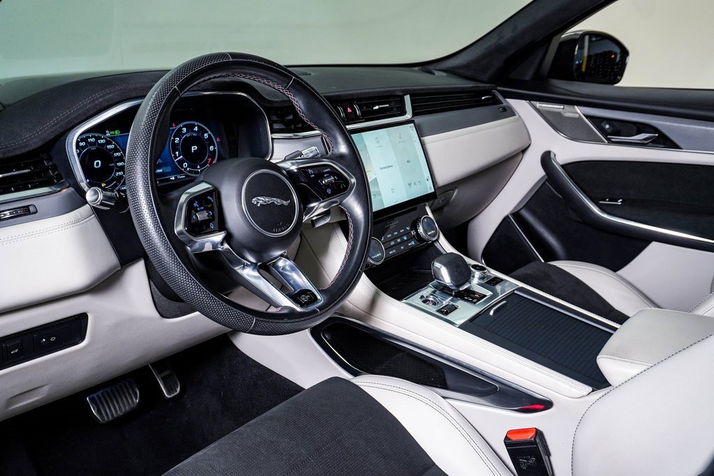 Used 2021 Jaguar F-PACE SVR image 20