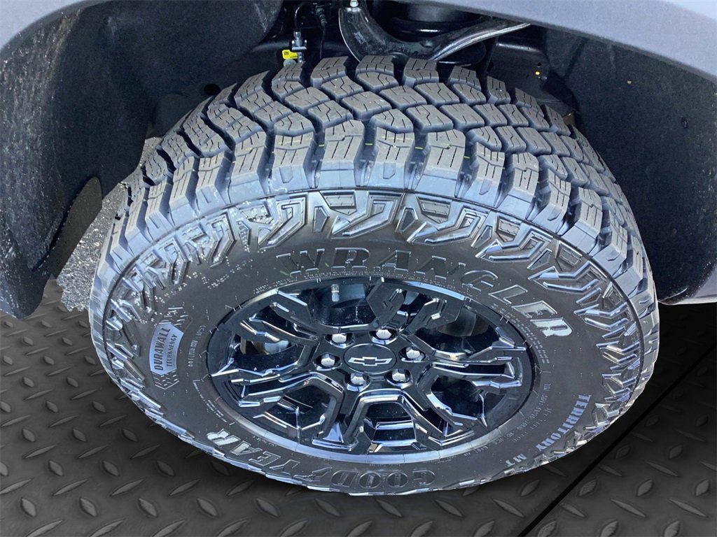 New 2026 Chevrolet Silverado 1500 ZR2 w/ Dark Appearance Package image 25