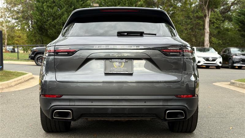 Used 2023 Porsche Cayenne w/ Premium Package image 7