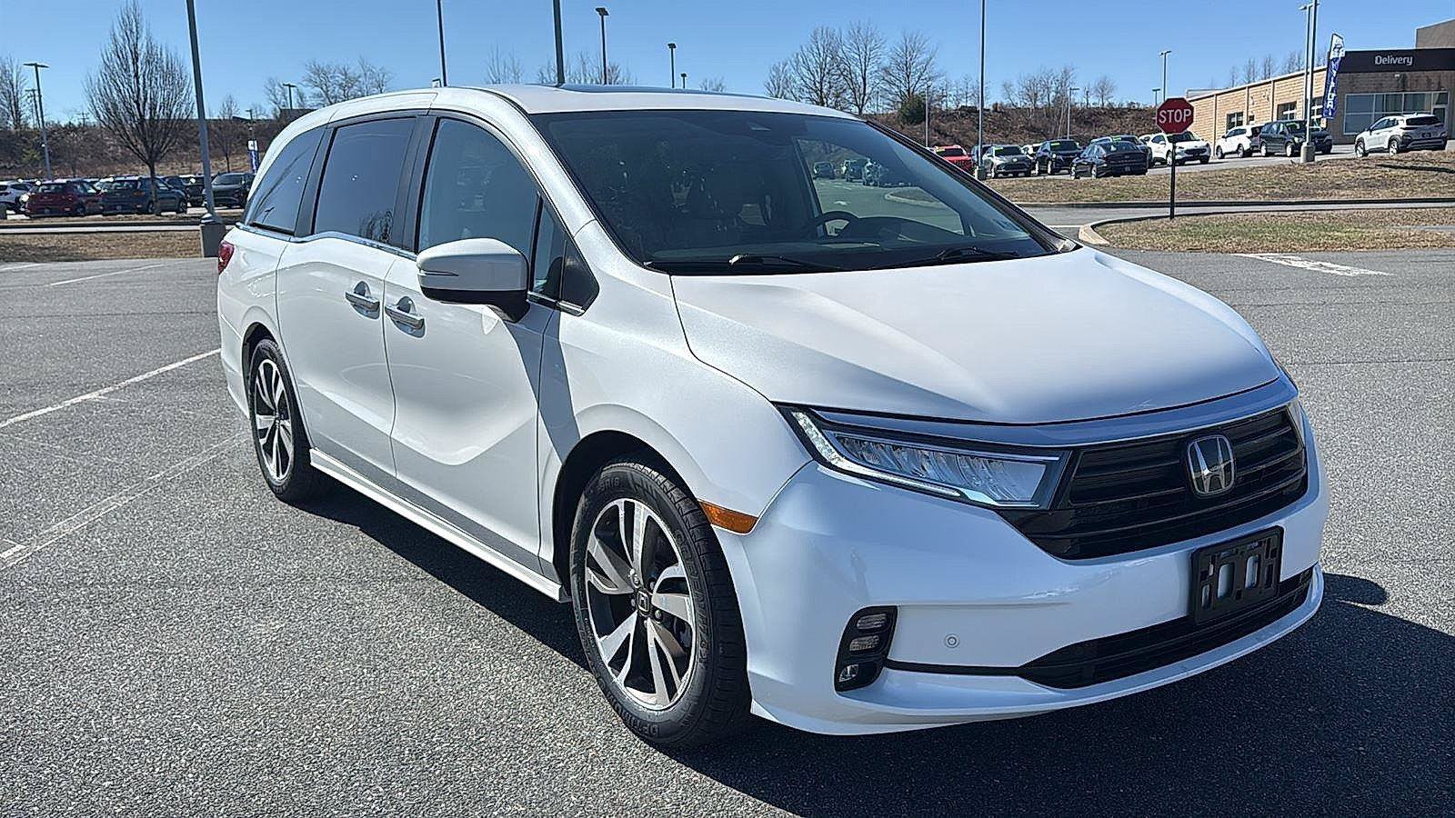 Used 2023 Honda Odyssey Touring image 1