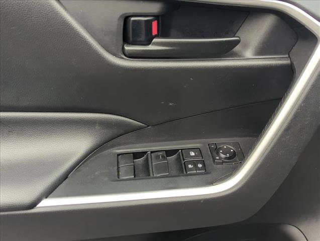 Used 2021 Toyota RAV4 LE image 11