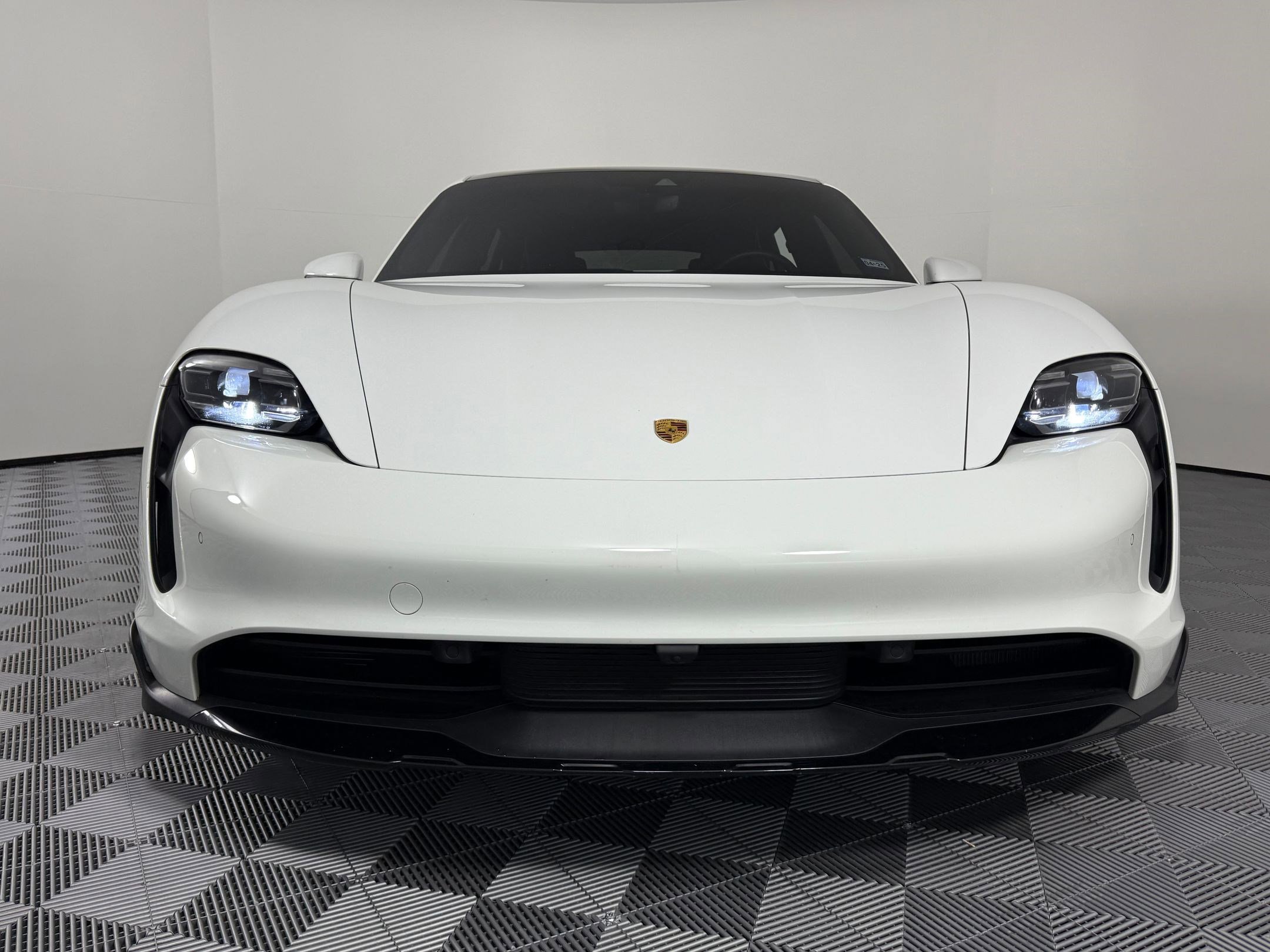 Used 2022 Porsche Taycan 4 Cross Turismo image 6