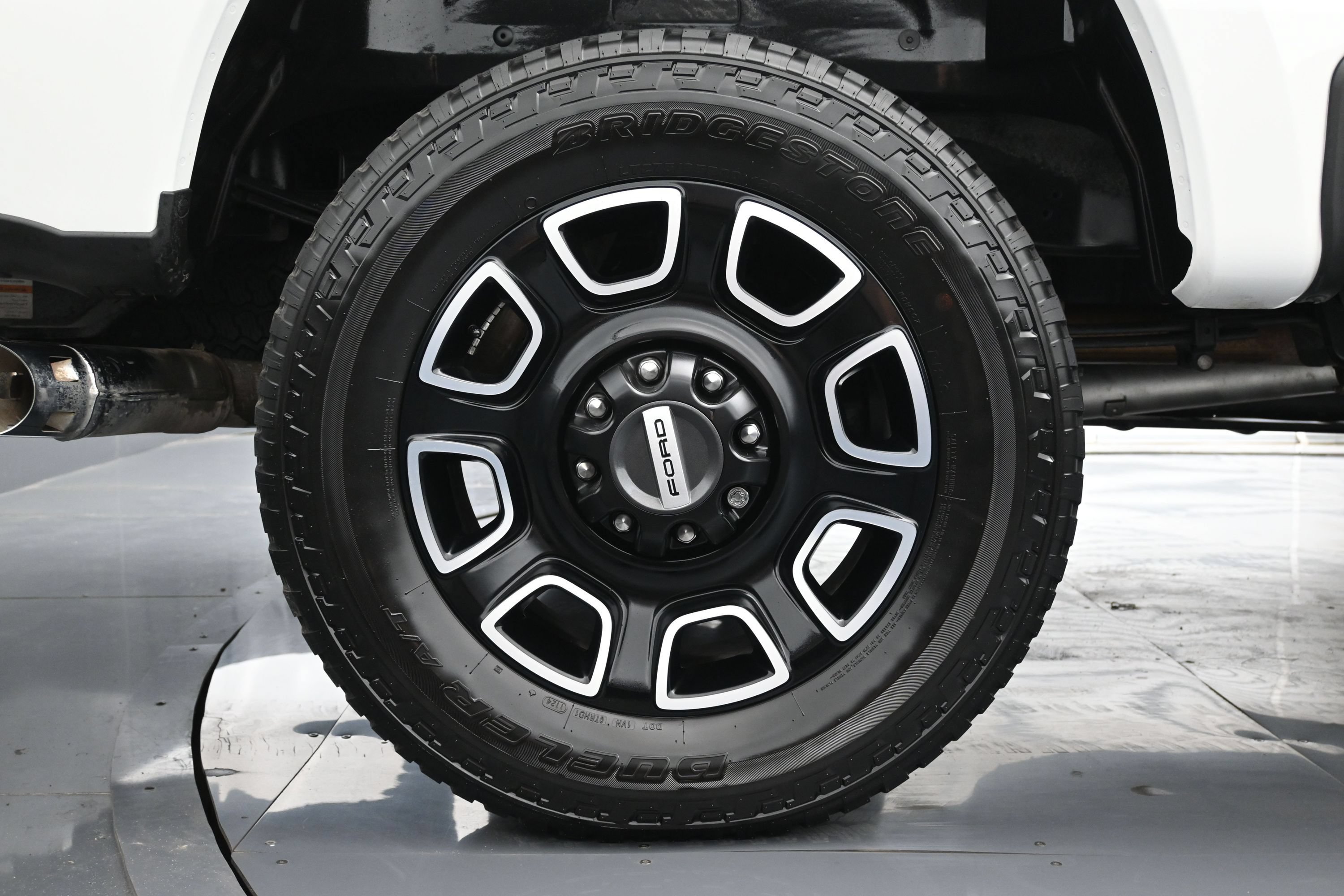 Used 2024 Ford F250 Platinum w/ FX4 Off-Road Package AWD/4WD image 18