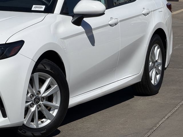 Used 2025 Toyota Camry LE image 3
