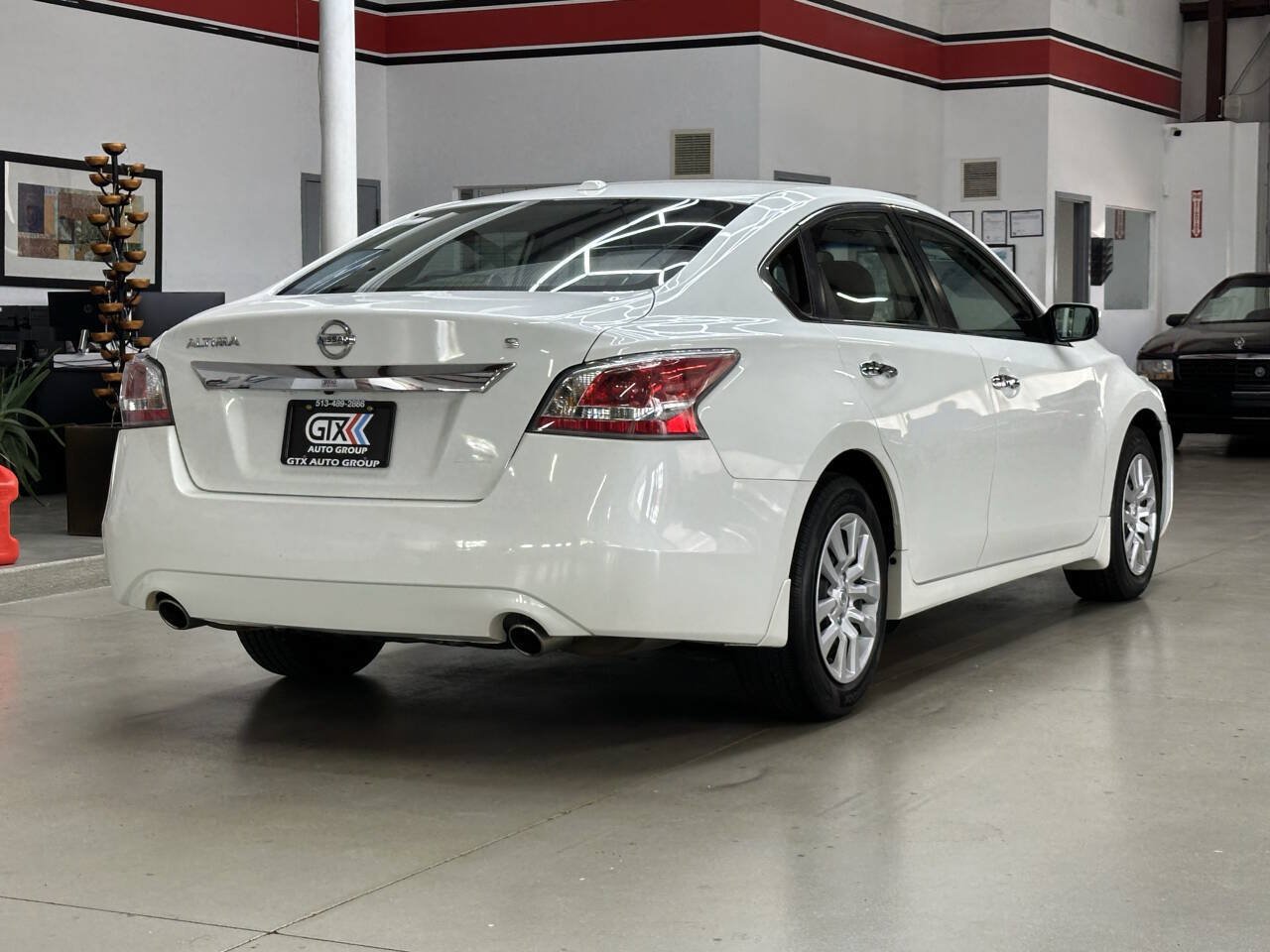 Used 2014 Nissan Altima 2.5 S w/ Display Audio Package FWD image 2
