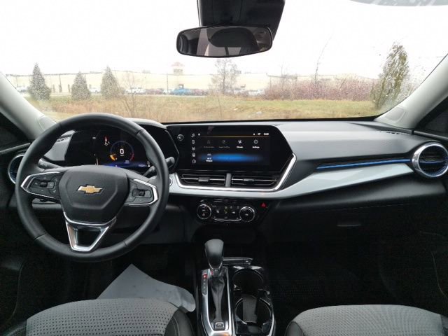 Used 2025 Chevrolet Trax LT w/ Driver Confidence Package image 37