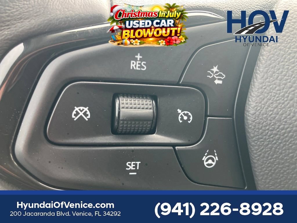 Used 2023 Chevrolet Bolt EUV Premier w/ Sun & Sound Package FWD image 18
