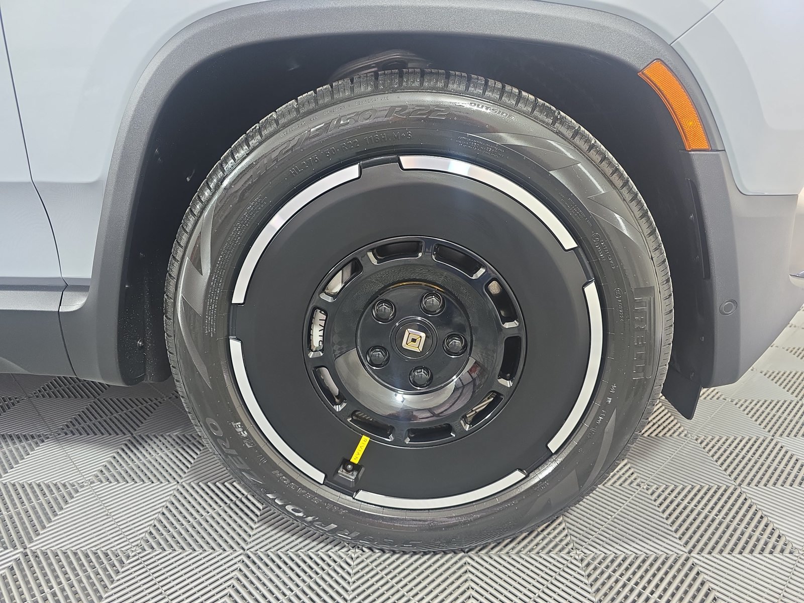 Used 2025 Rivian R1T Adventure Dual AWD/4WD image 11