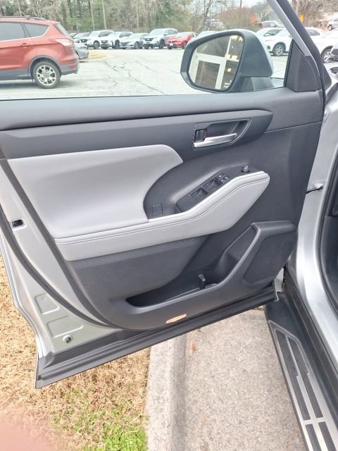 Used 2024 Toyota Highlander XLE image 8