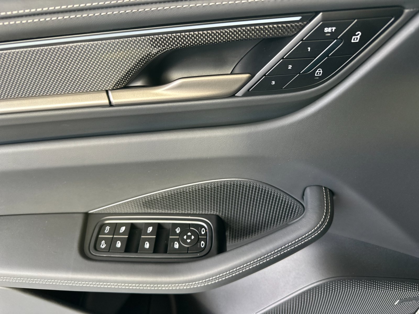 New 2026 Porsche Macan Turbo Electric AWD/4WD image 12