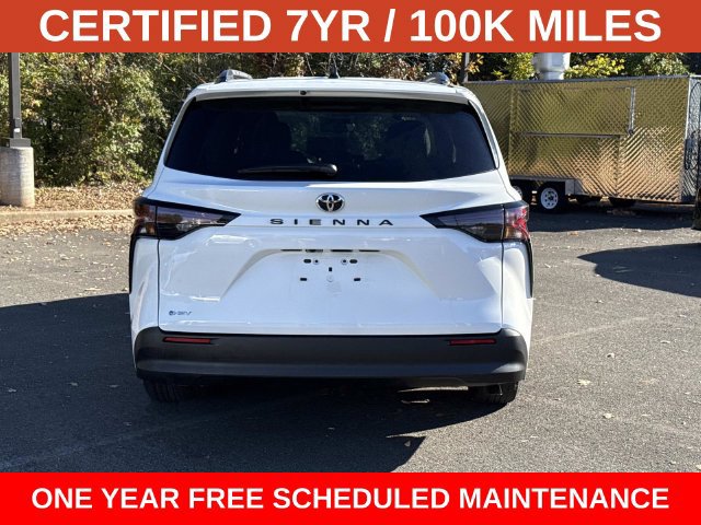 Used 2026 Toyota Sienna LE FWD image 3