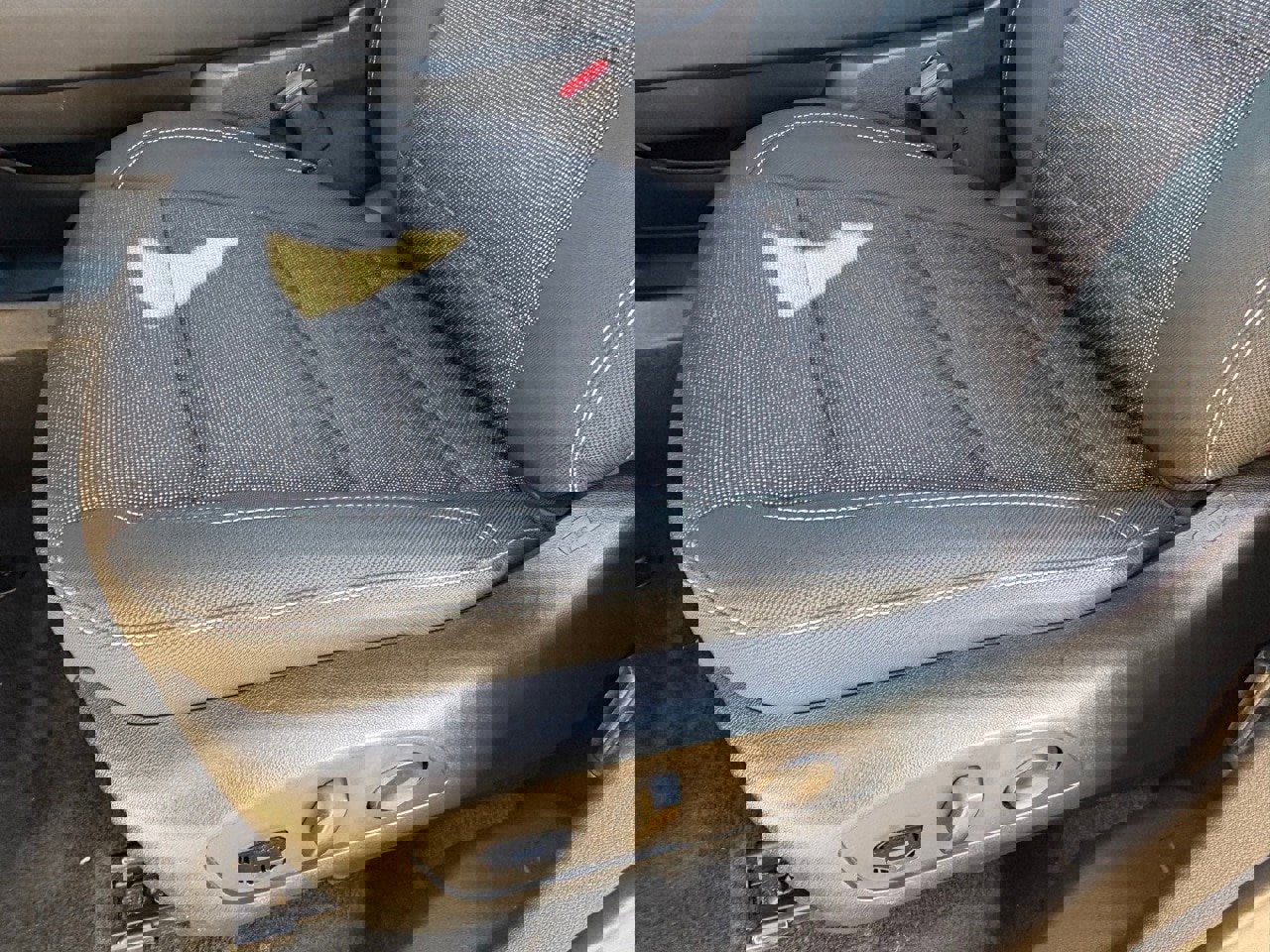 Used 2025 Chevrolet Traverse LT image 32