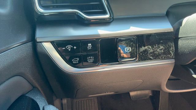 Certified 2025 Kia Sportage EX w/ EX Premium Package image 39