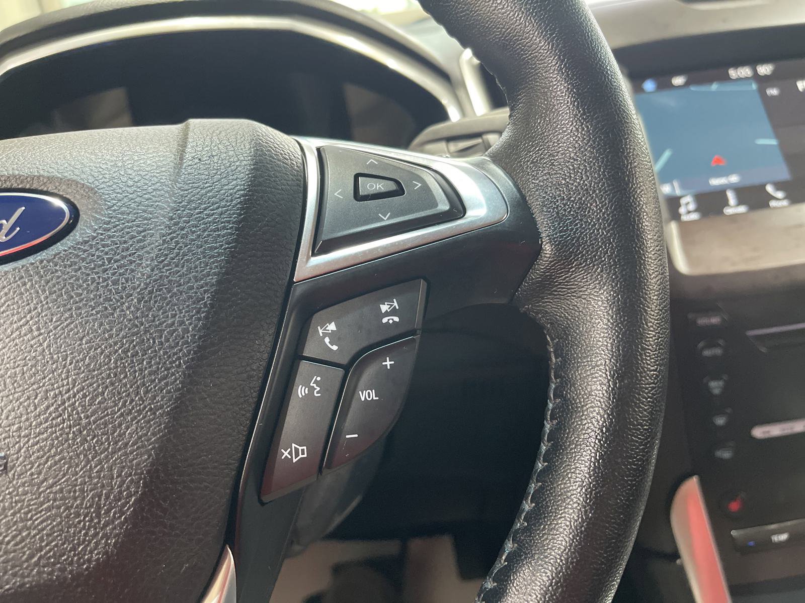 Used 2016 Ford Edge Titanium w/ Technology Package image 27