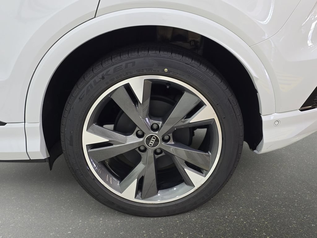 Used 2024 Audi Q4 e-tron Premium Plus w/ Premium Plus AWD/4WD image 36