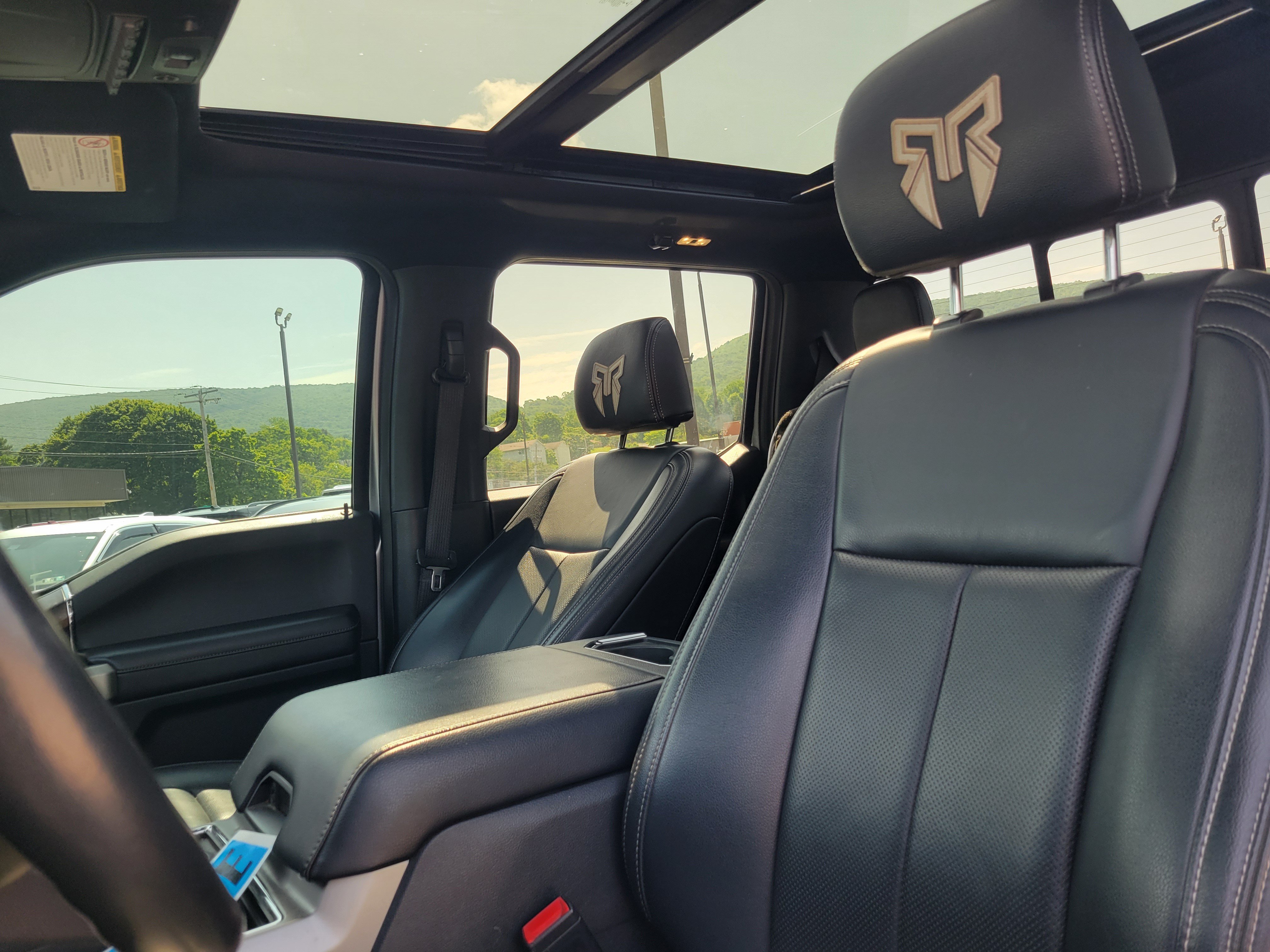 Used 2022 Ford F250 Lariat w/ Black Appearance Package AWD/4WD image 8