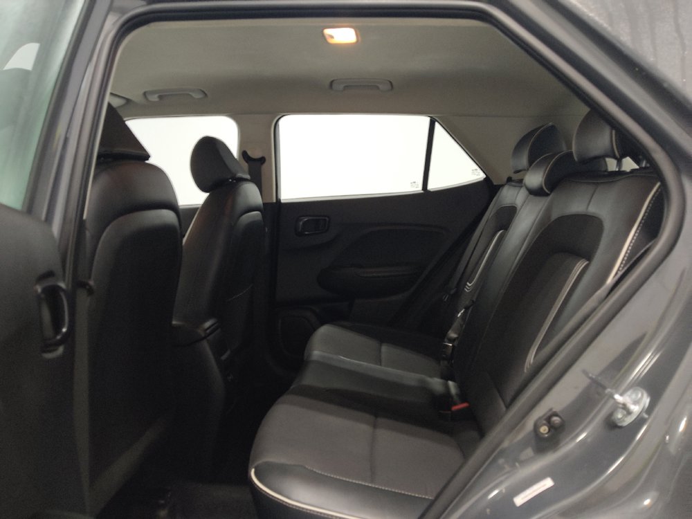 Used 2025 Hyundai Venue Limited FWD image 18