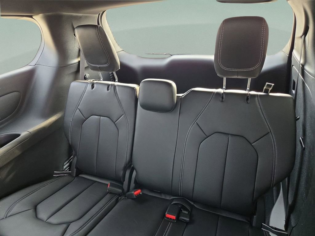New 2026 Chrysler Pacifica Select FWD image 17