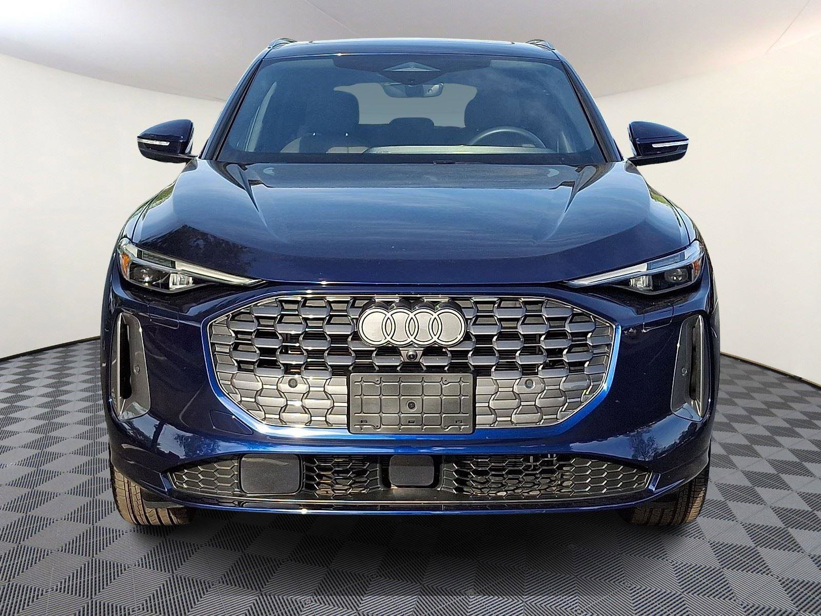 Used 2025 Audi Q5 Premium Plus w/ Premium Plus image 2