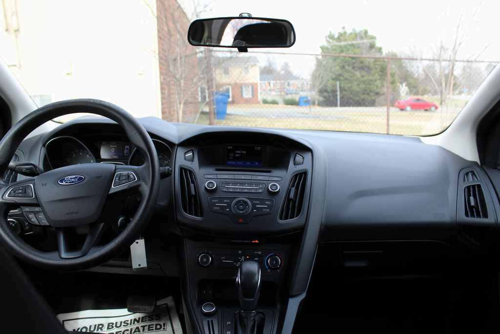 Used 2017 Ford Focus SE image 26