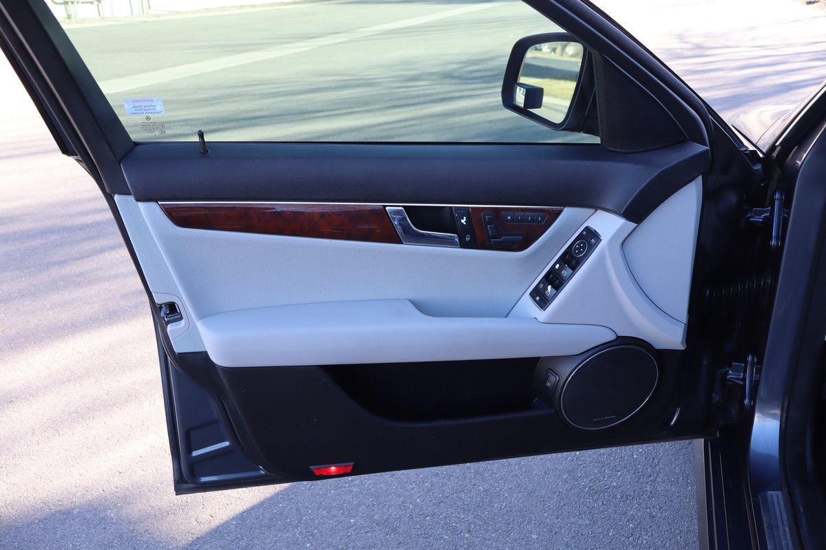 Used 2009 Mercedes-Benz C 300 4MATIC Sedan image 23