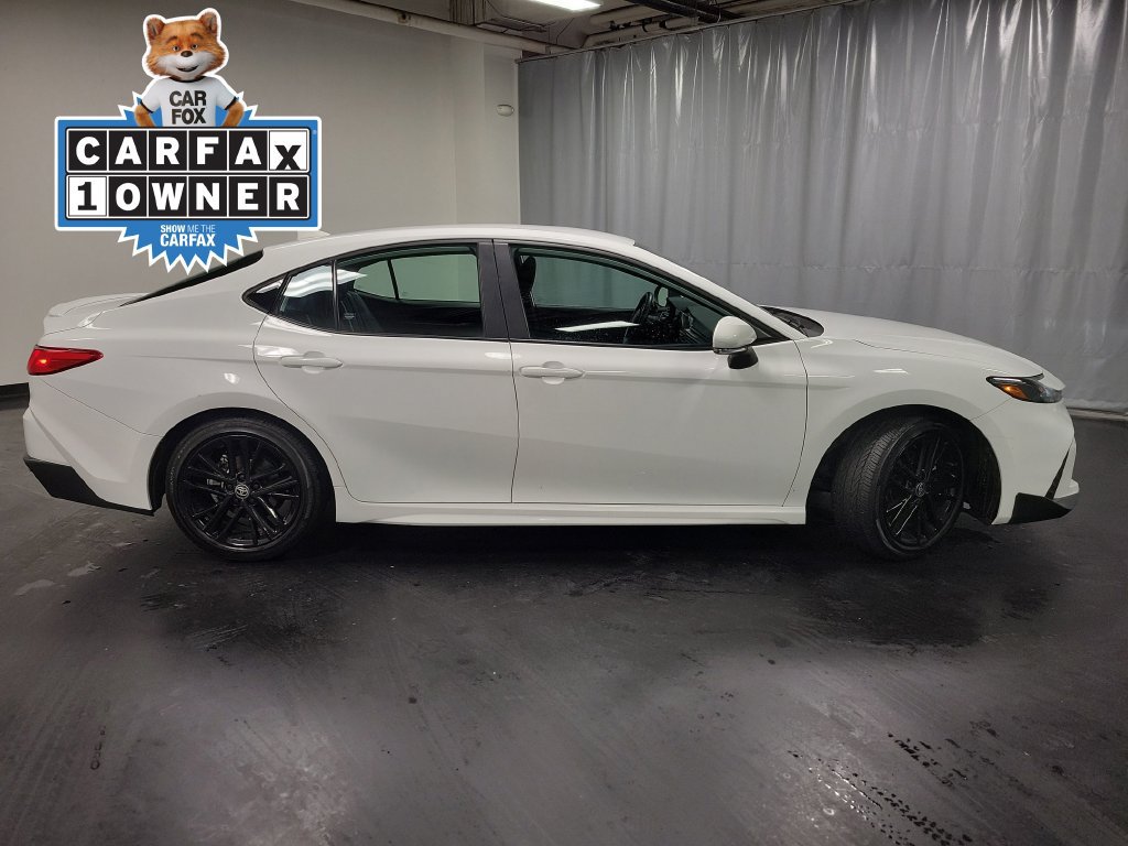 Used 2025 Toyota Camry SE FWD image 9