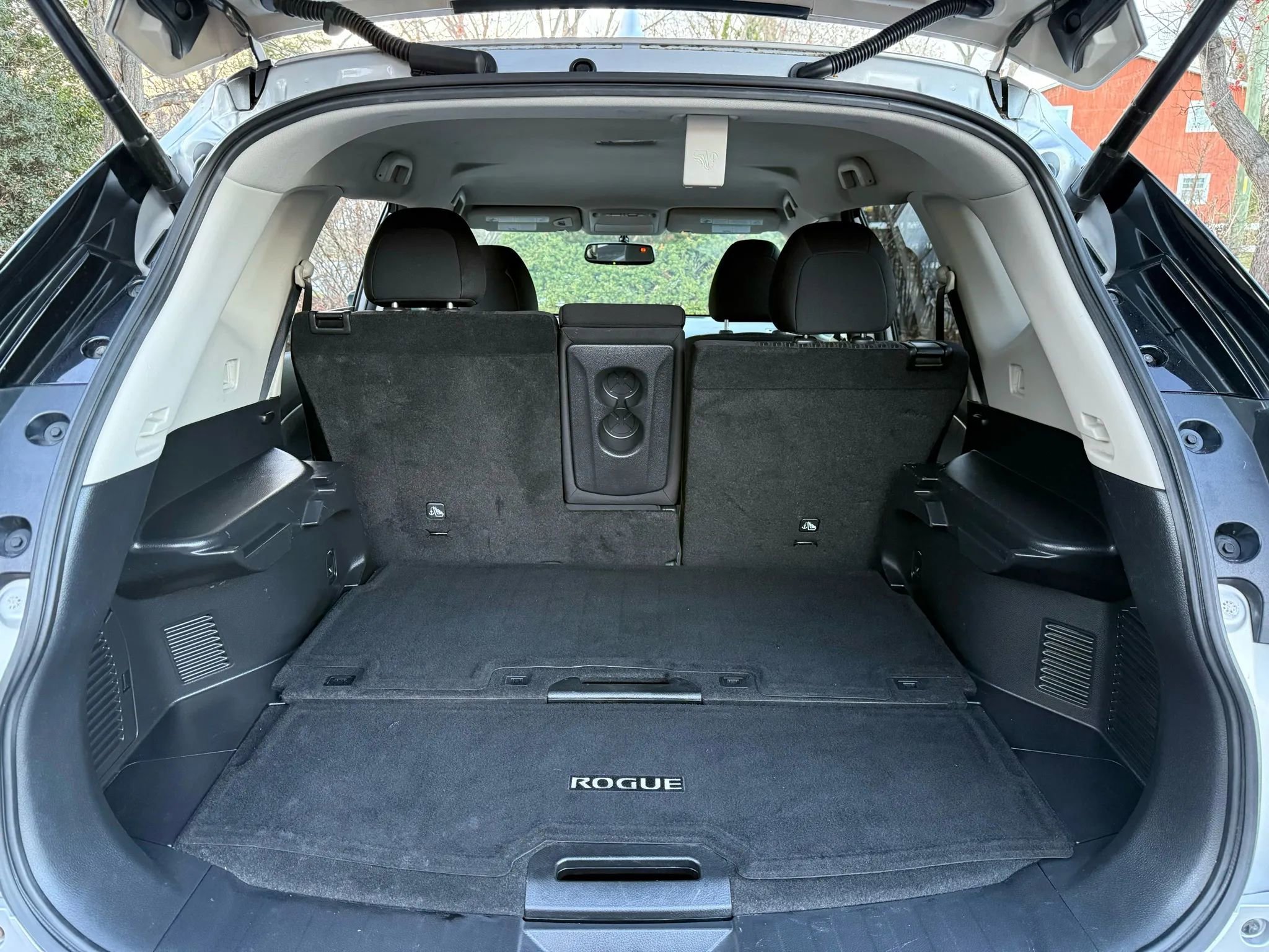 Used 2017 Nissan Rogue SV w/ SV Premium Package image 35