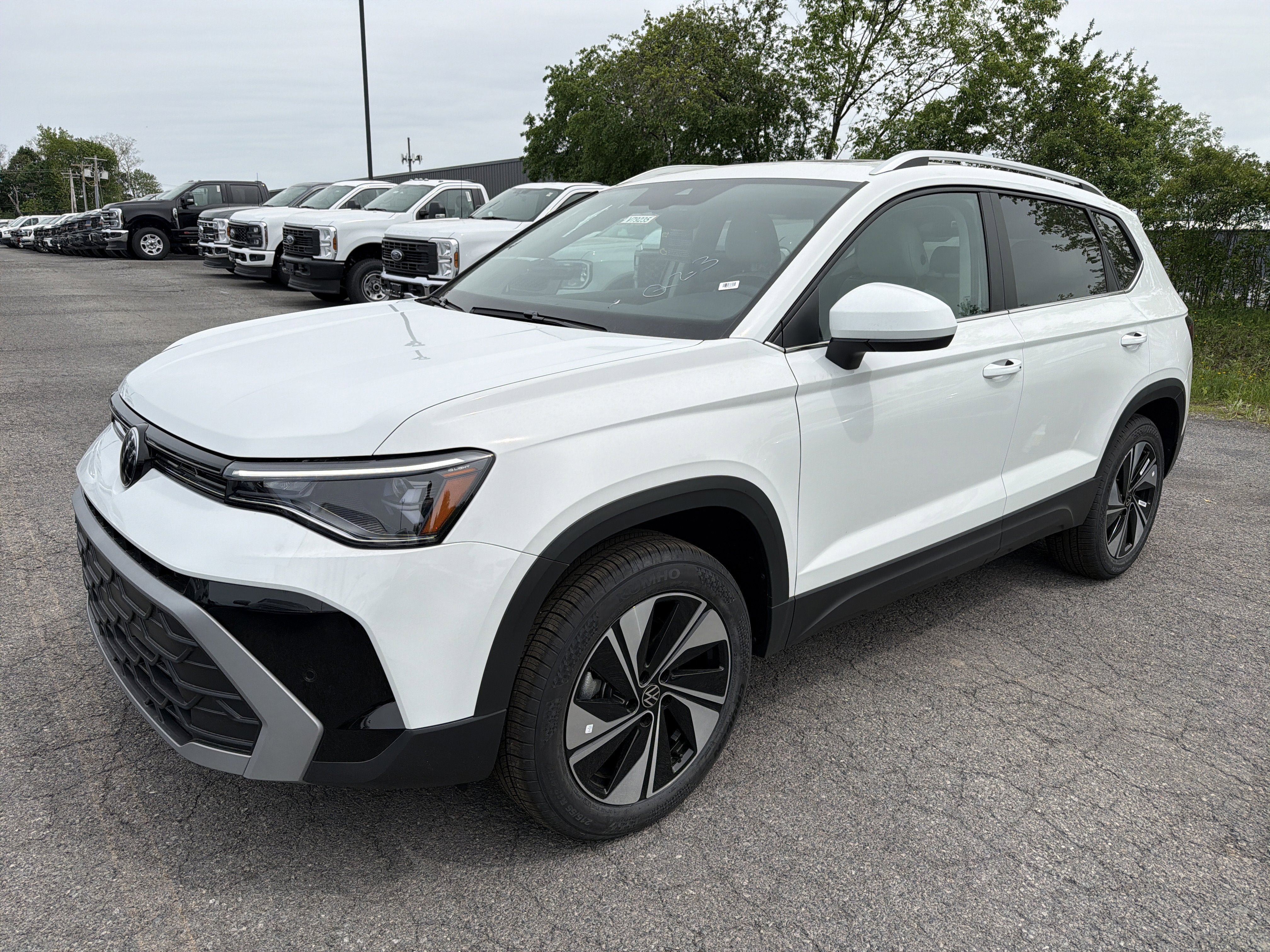 New 2026 Volkswagen Taos SE AWD/4WD image 4