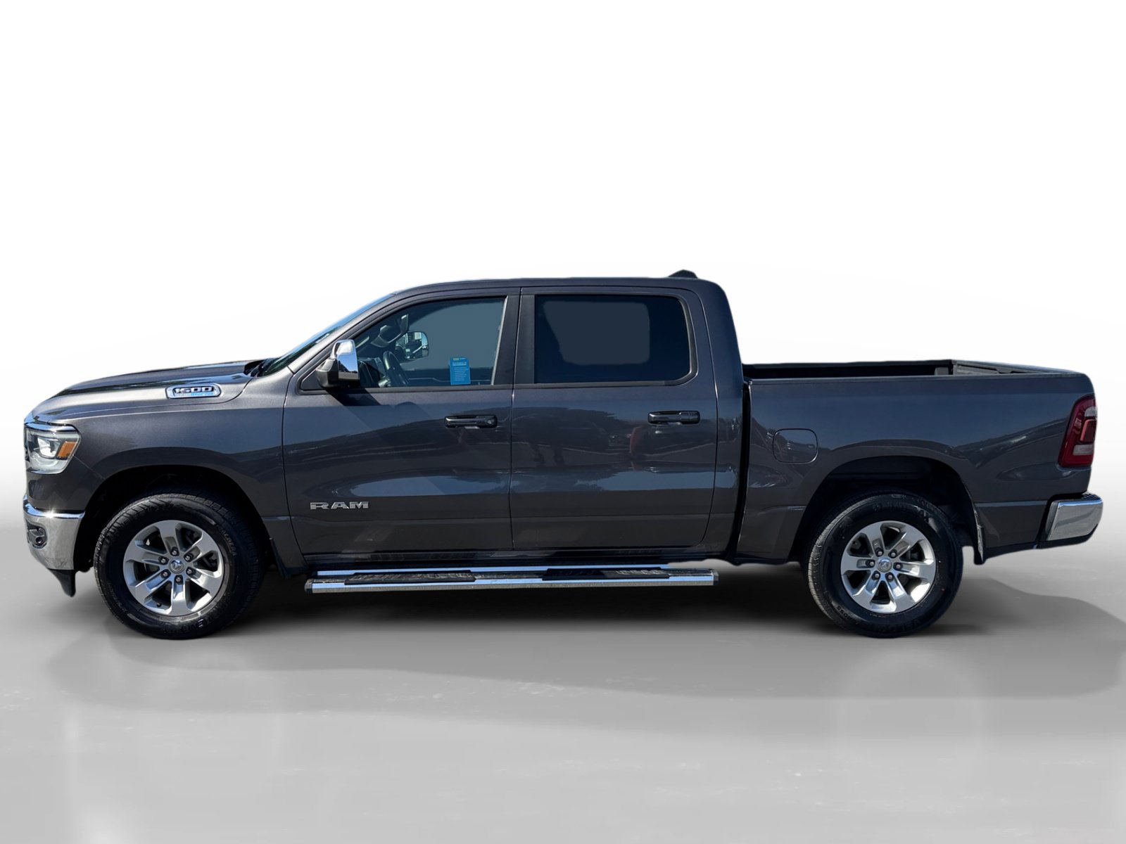 Used 2023 RAM 1500 Laramie AWD/4WD image 2