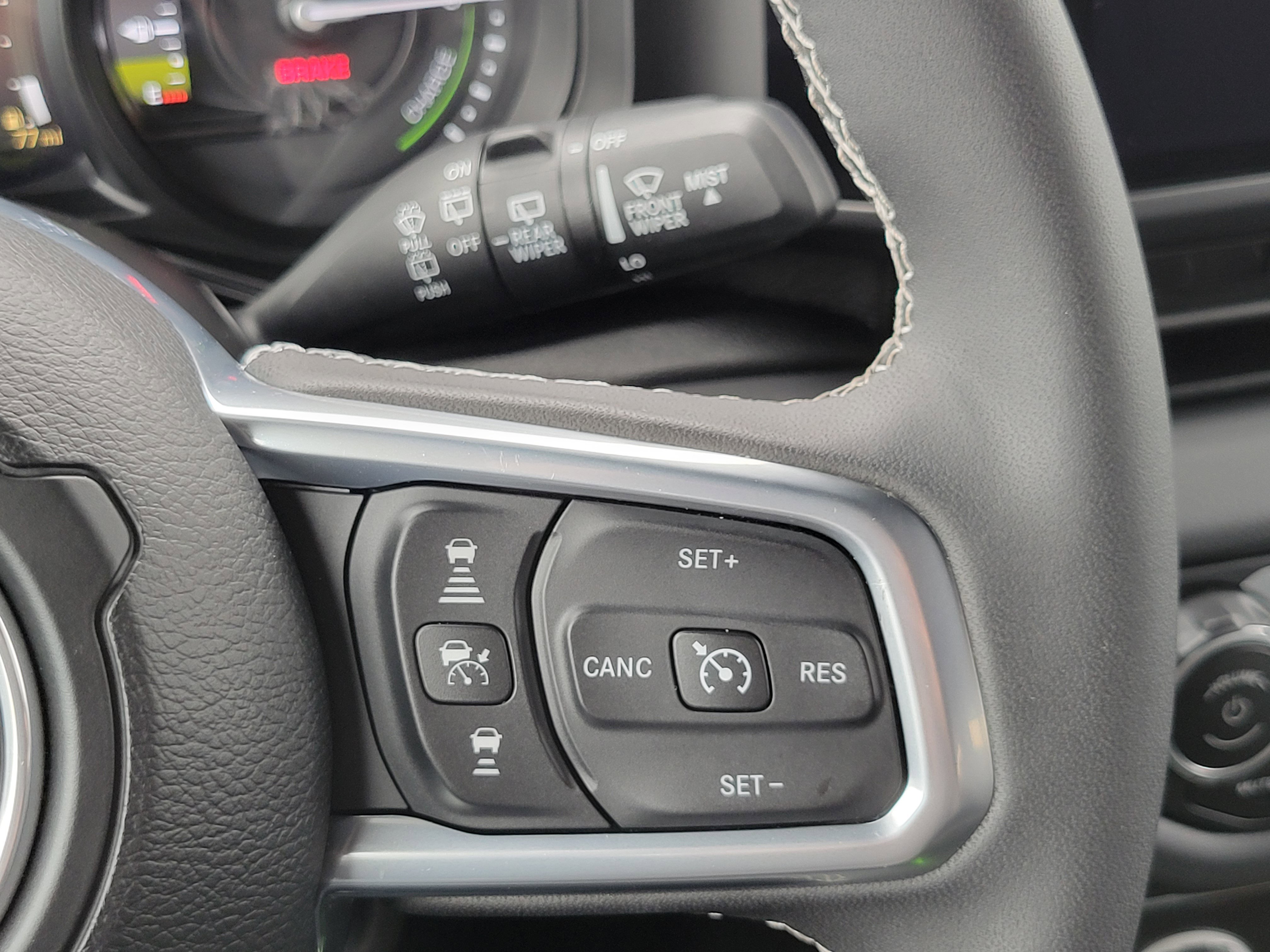 Used 2025 Jeep Wrangler Unlimited Sahara w/ Safety Group image 12