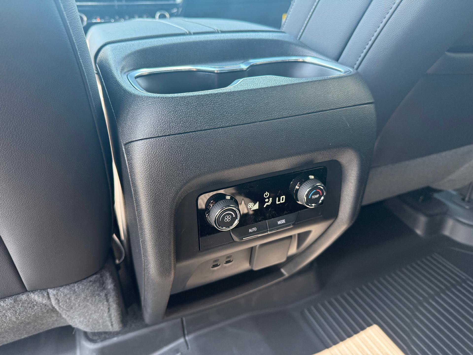 New 2026 Chevrolet Traverse LT w/ Midnight/Sport Edition FWD image 21