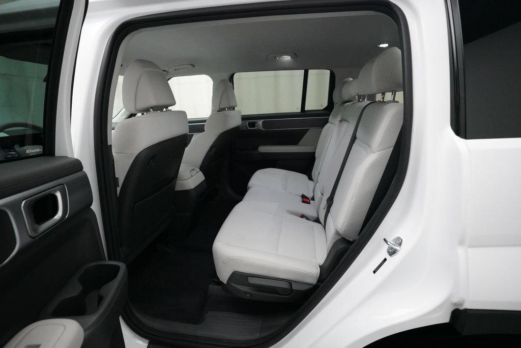 Used 2026 Hyundai Santa Fe SE FWD image 16