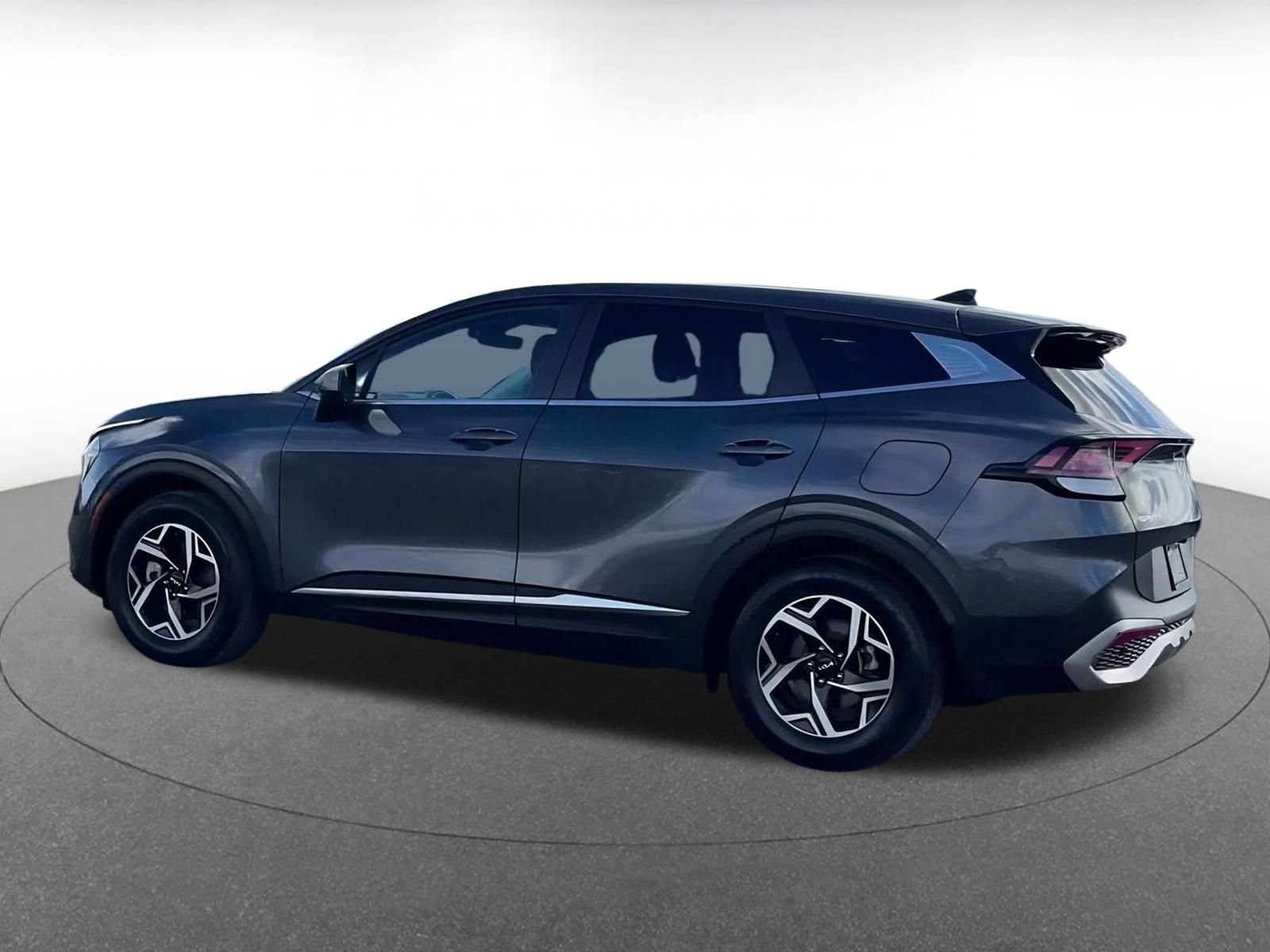 Used 2023 Kia Sportage LX image 9