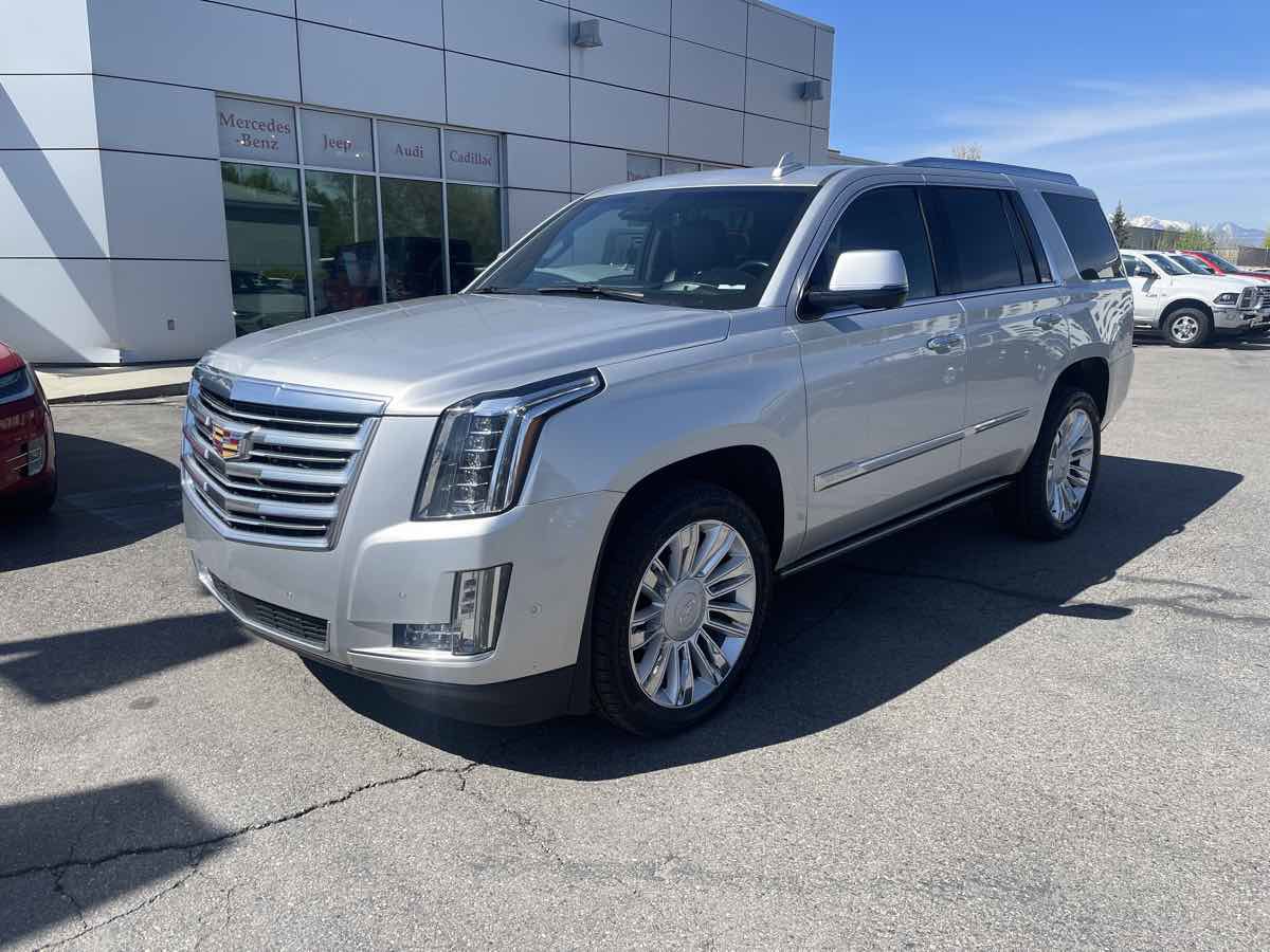 Used 2019 Cadillac Escalade Platinum image 2