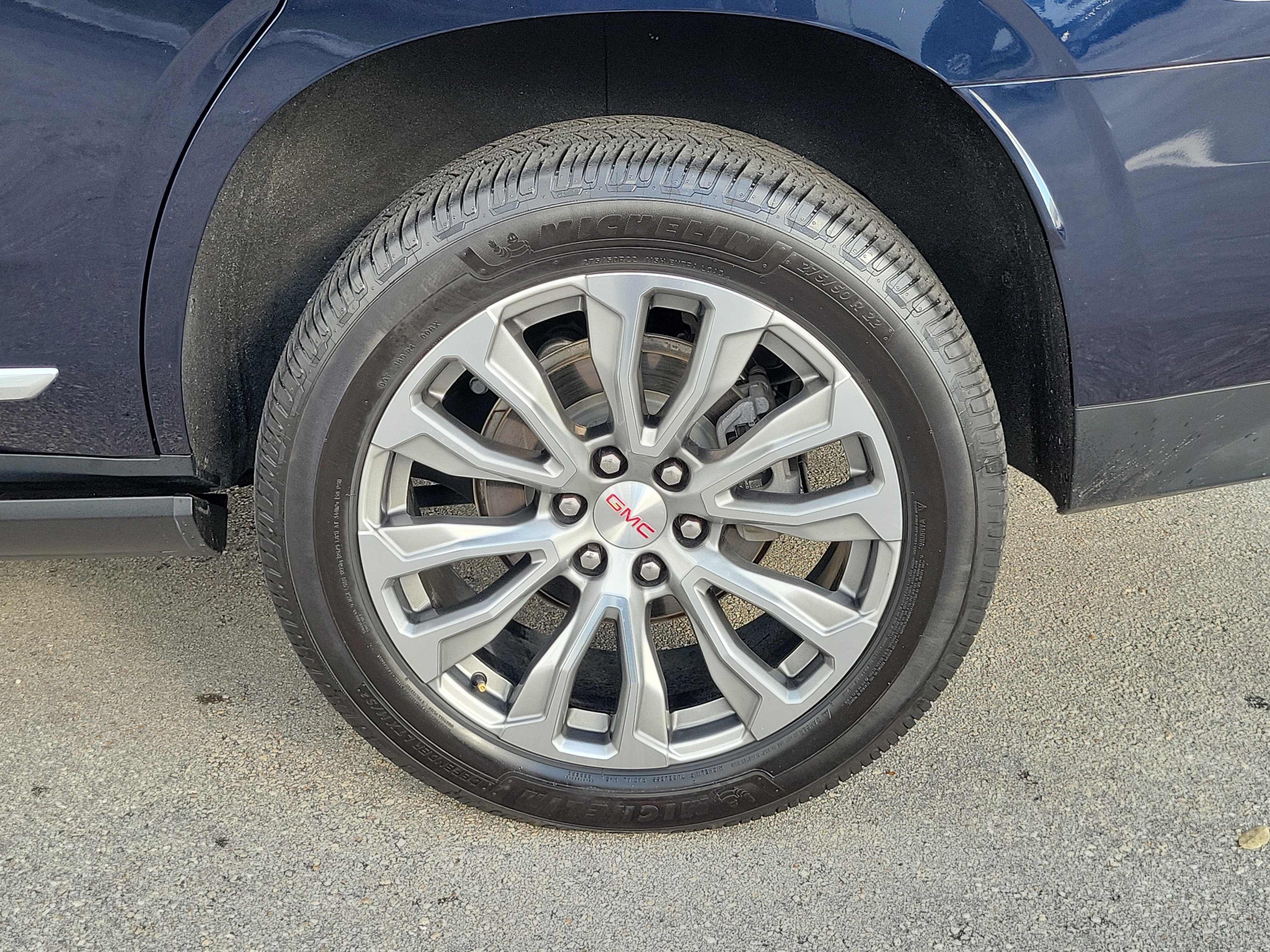 Used 2021 GMC Yukon Denali w/ Denali Premium Package image 28