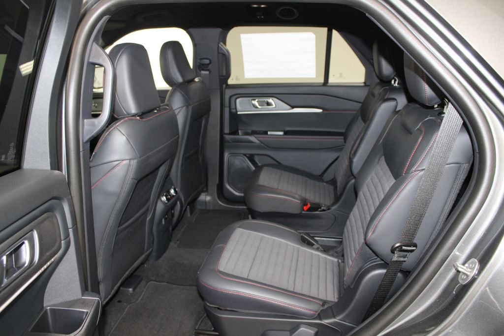 New 2026 Ford Explorer ST-Line w/ ST-Line Street Pack image 25
