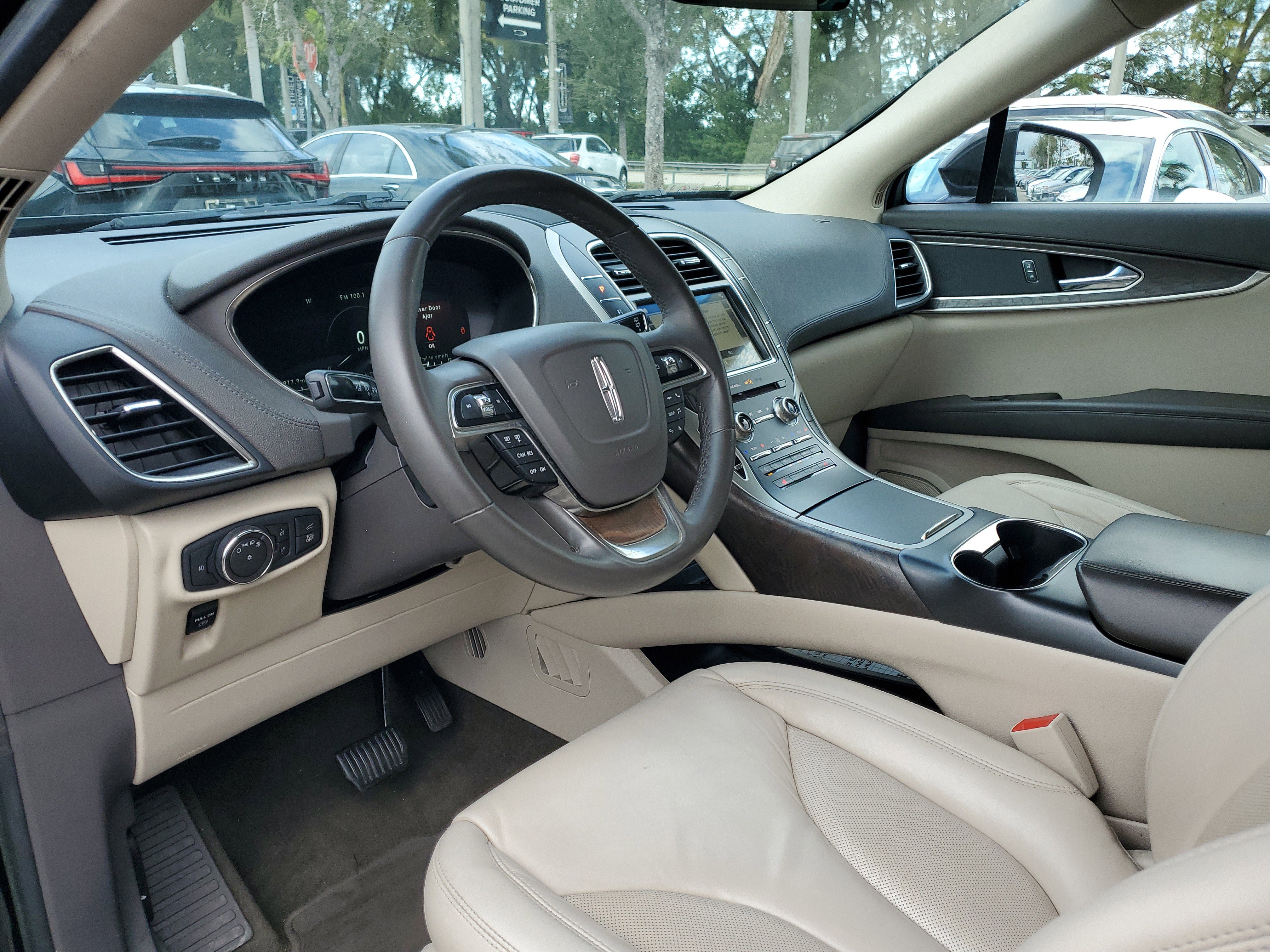 Used 2019 Lincoln Nautilus Select image 17